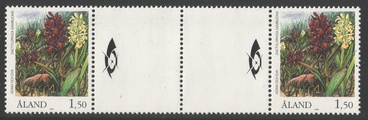 Ahvenanmaa 1989 - Kämmekkäkasveja 1,50 Seljakämmekkä välilöpari + logo Ahvenanmaa 1989 - Kämmekkäkasveja 1,50 Seljakämmekkä välilöpari + logo