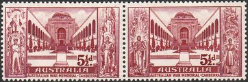 Australia 1958 - Canberra War Memorial se-tenant (pair) Australia 1958 - Canberra War Memorial se-tenant (pair)