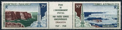 Ranskan Antarktis 1968 - 1 year launching sides for ionospheric research se-tenant (2+label) Ranskan Antarktis 1968 - 1 year launching sides for ionospheric research se-tenant (2+label)