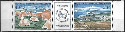 Ranskan Antarktis 1971 - Port-aux-Français on the Kerguelen island gutter pair (2+label)