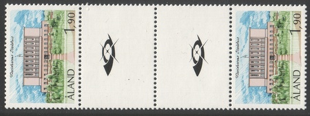 Maarianhaminan kaupungintalo Välilöpari + logo (esimerkkikuva)