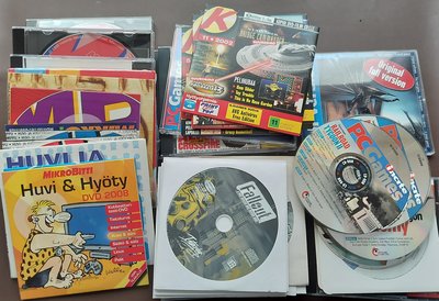 Lehtien mukana olleita CD romppuja erä
